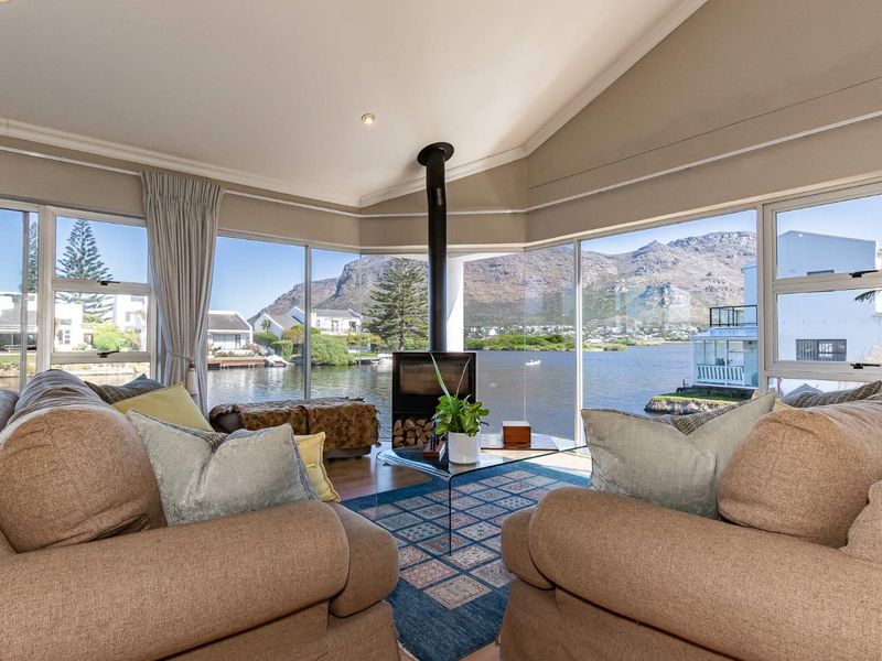 Tranquil Waterfront Dual Living in Marina da Gama - Photo 2