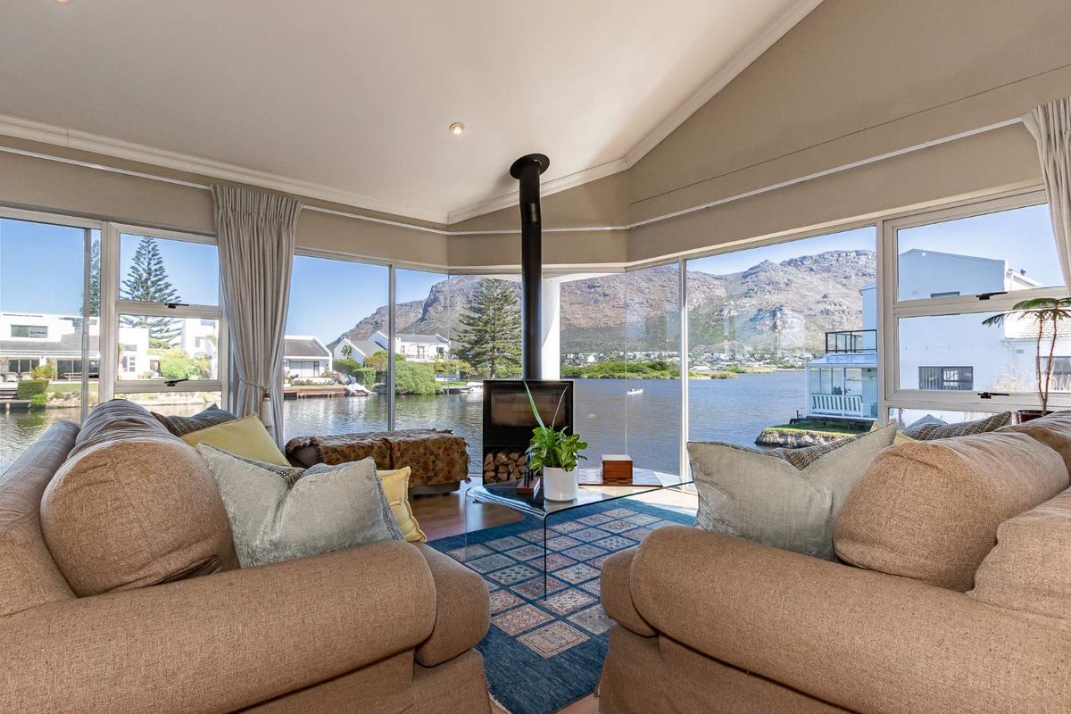 Tranquil Waterfront Dual Living in Marina da Gama - Photo 2