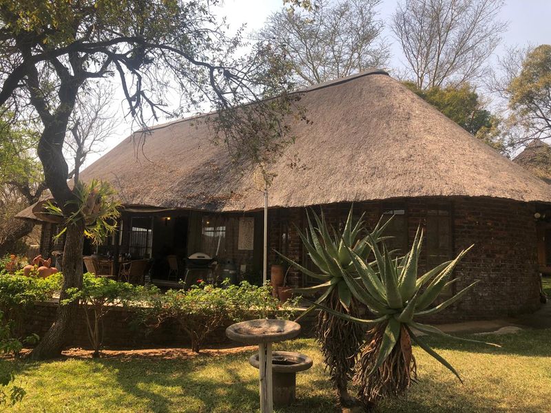 Comfortable furnished three-bedroom home - Photo 2