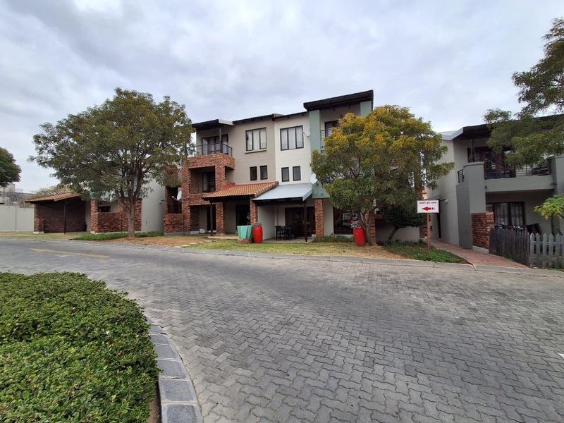 Move-In Ready Apartment in a Safe, Quiet Complex! - Photo 2