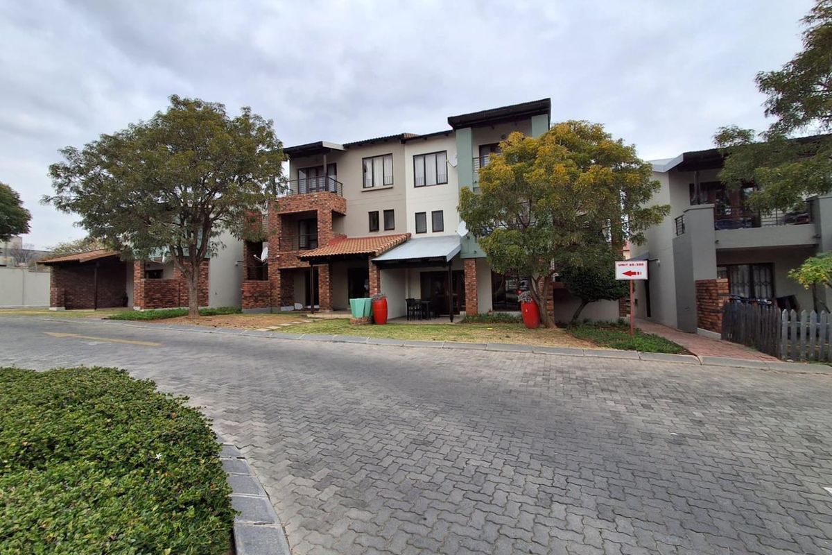 Move-In Ready Apartment in a Safe, Quiet Complex! - Photo 2