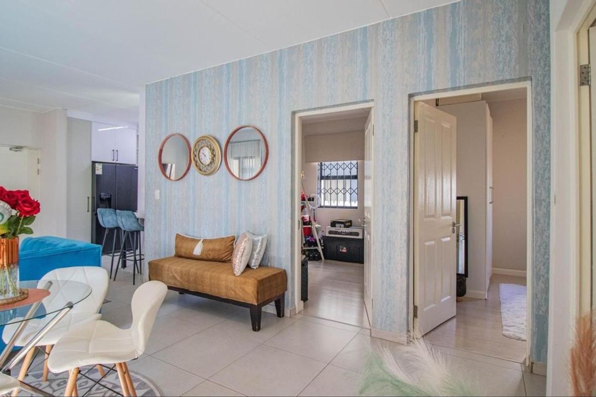 Townhouse For Sale in Brentwood Park AH, Kempton Park - Photo 2