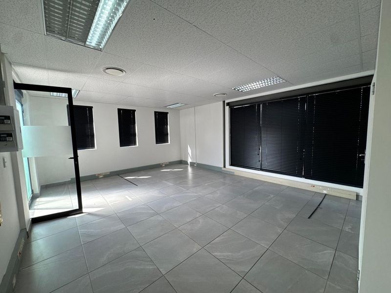 Prime office space to let - Photo 10