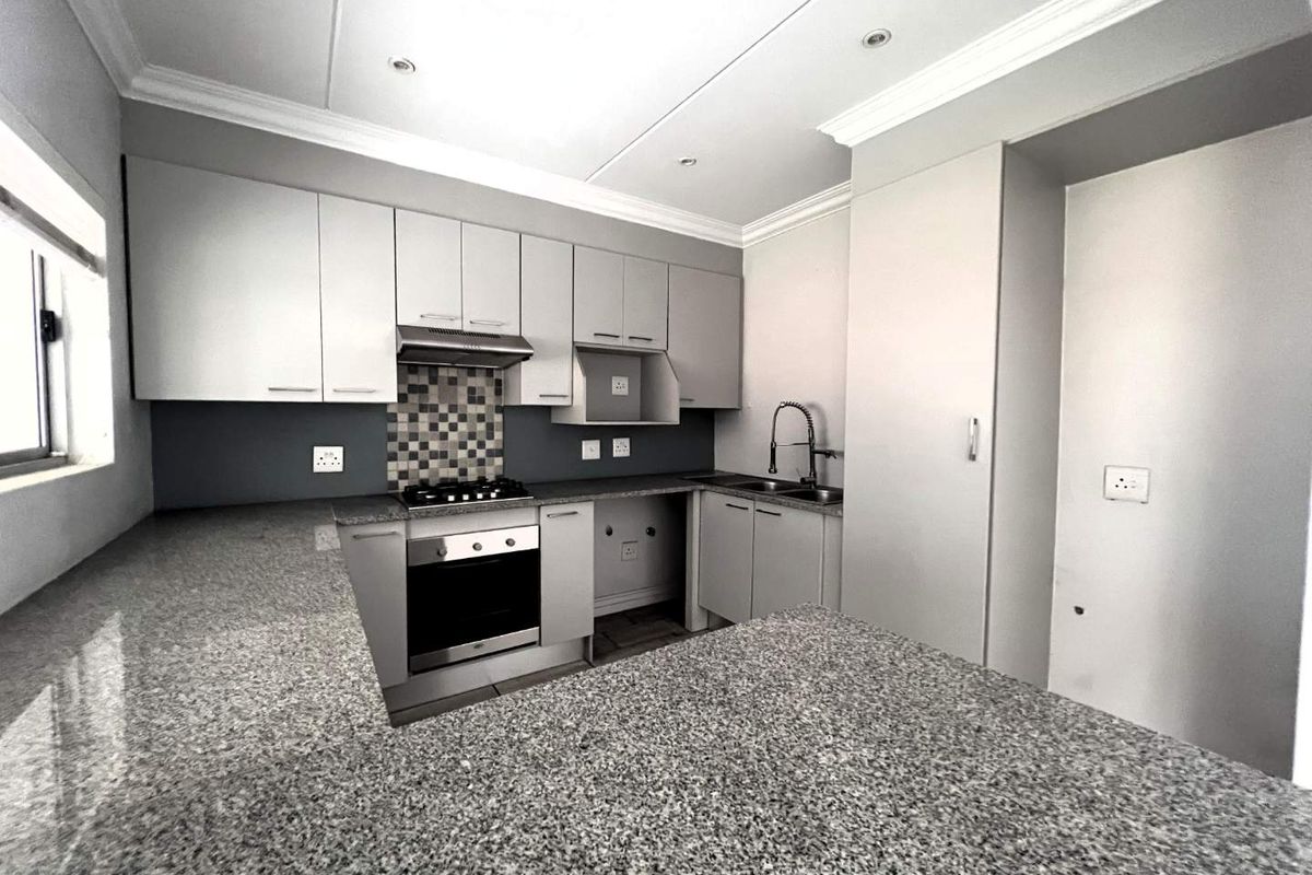 Cul-de-Sac Serenity: Modern Design Meets Family-Friendly Comfort! - Photo 5