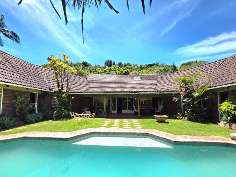 Expansive 4 Bed Home Plus 2 Flatlets, set in Parklike Gardens. - Photo 3