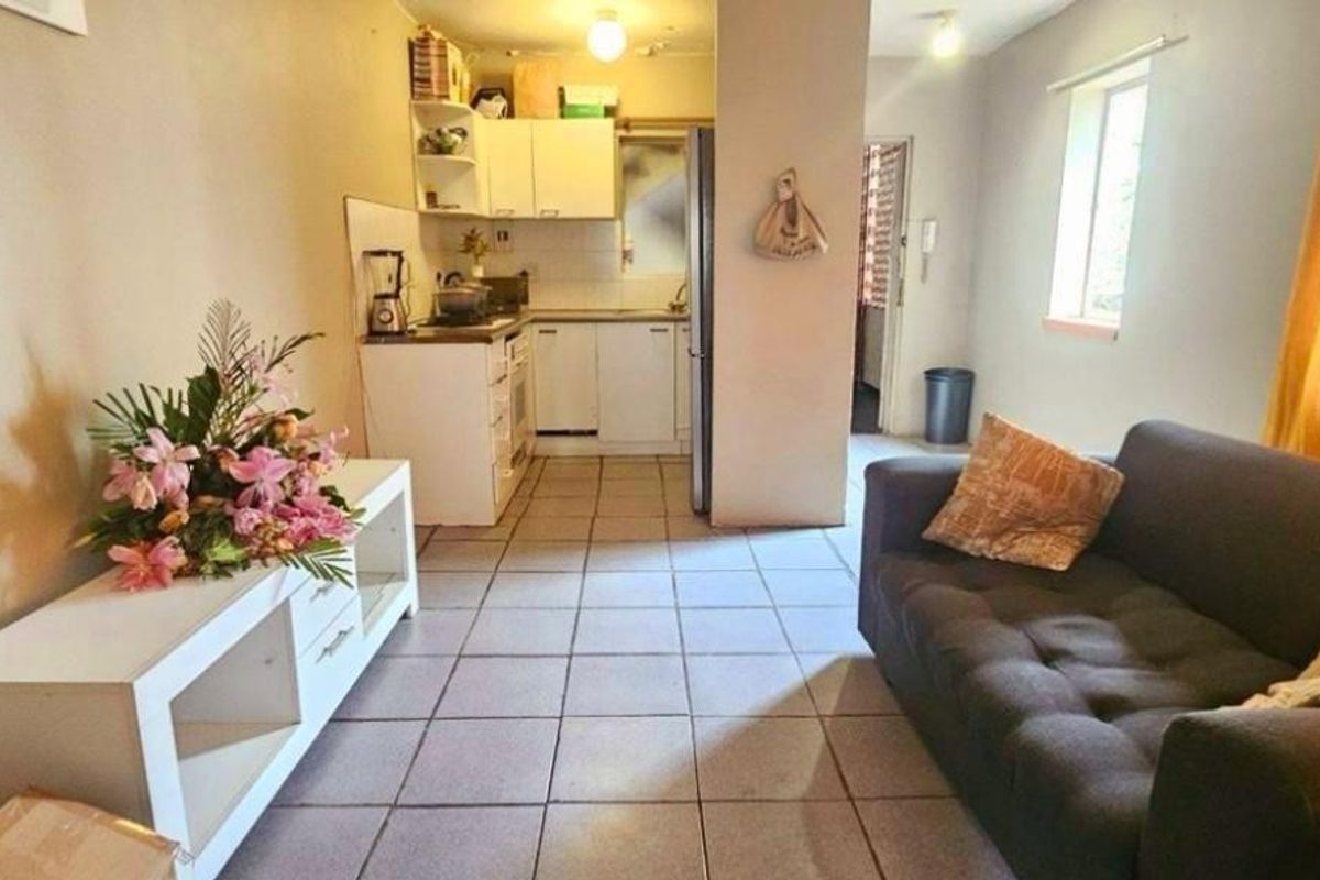 STUDIO APARTMENT FOR SALE IN ESSENWOOD, DURBAN - Photo 3