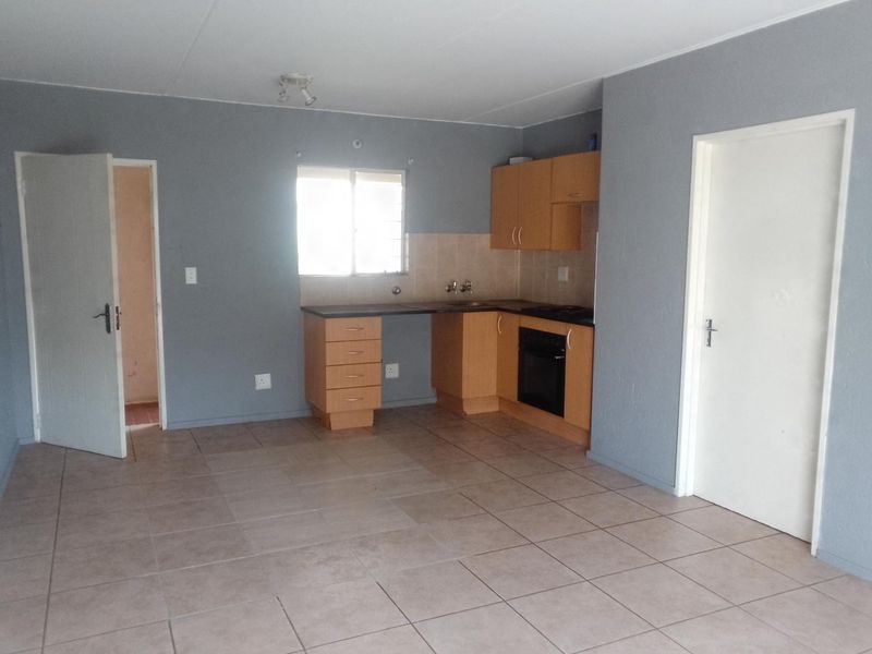 Groundfloor 1 Bedroom Apartment Flat For Sale in Boksburg Klippoortjie. - Photo 2