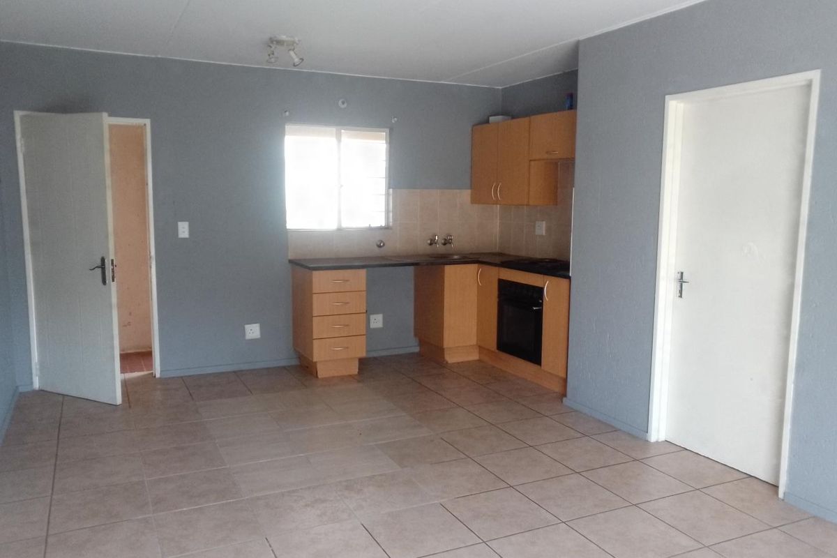 Groundfloor 1 Bedroom Apartment Flat For Sale in Boksburg Klippoortjie. - Photo 2