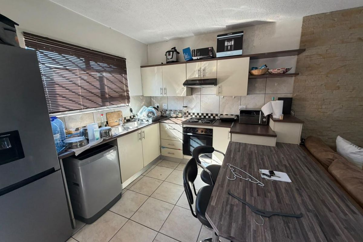 2 BEDROOM APARTMENT FOR SALE - ROCKY CREST - Photo 4