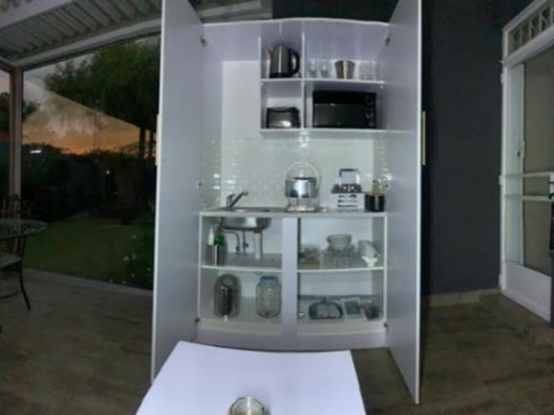 Furnished 1 Bedroom Cottage To Let - Photo 10