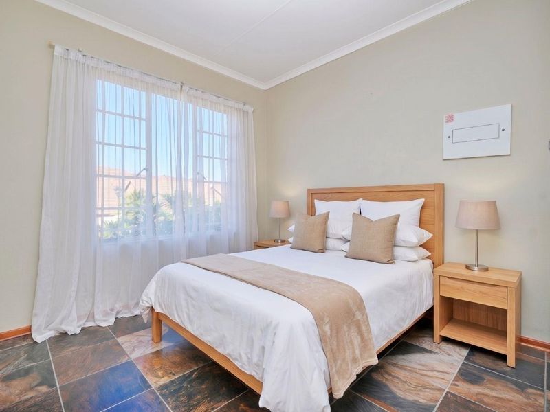 Well Appointed 2-Bedroom Townhouse With Spacious Private Garden - Photo 9
