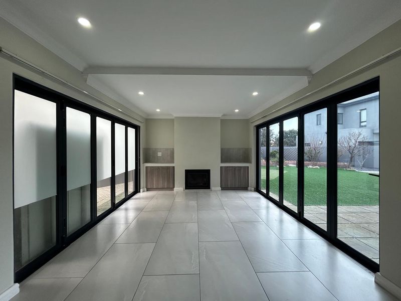 Luxurious 4-Bedroom Home in Sagewood Estate - Photo 4