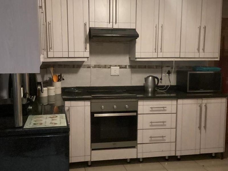 Family Home for Sale - Photo 7