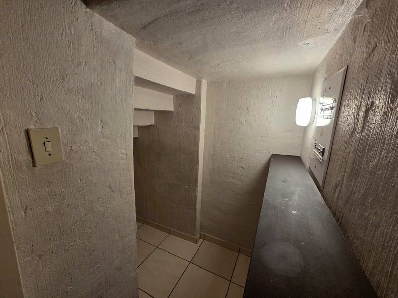 Room to Live, Space to Entertain – Pet-Friendly Duplex with a Private Garden. - Photo 8