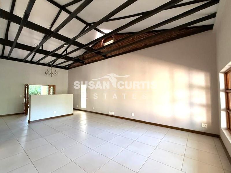 Large Family Home - Photo 10