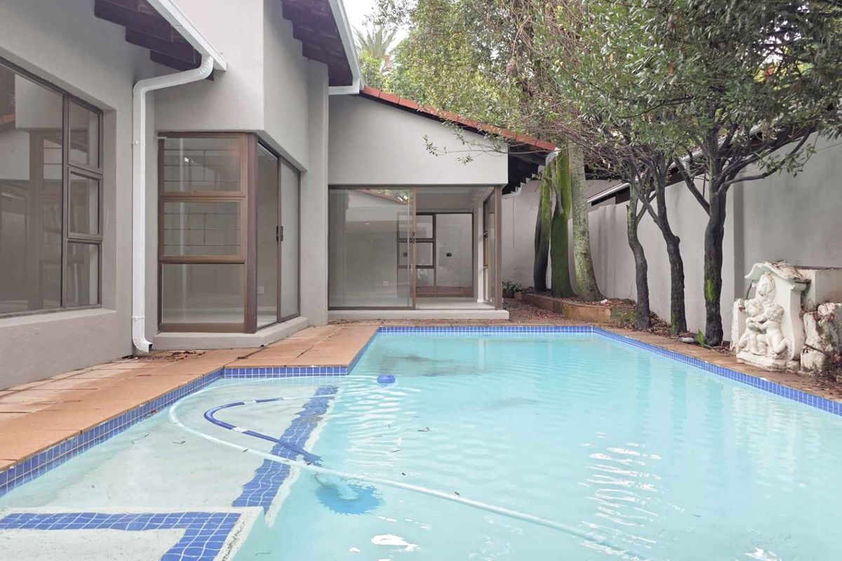Exceptional Spacious Secure 3 Bedroom Sandown Cluster With Swimming Pool - Photo 2