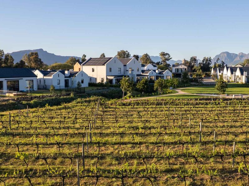 Elegant Four Bedroom Home on Paarl Valleij Lifestyle Estate & Farm, Perfect for Families and Entertainers - Photo 8