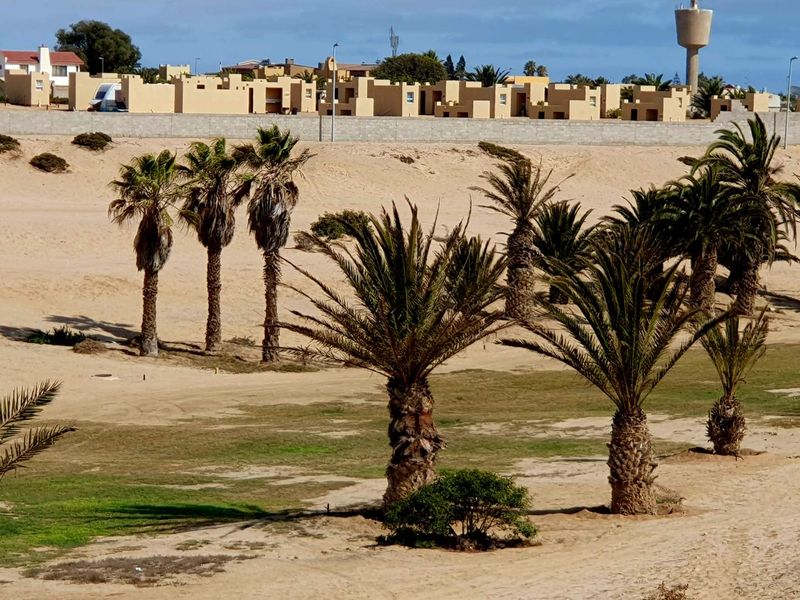 Situated in the Henties Bay Golf Estate, 50 meters from the 8th tee off. - Photo 8