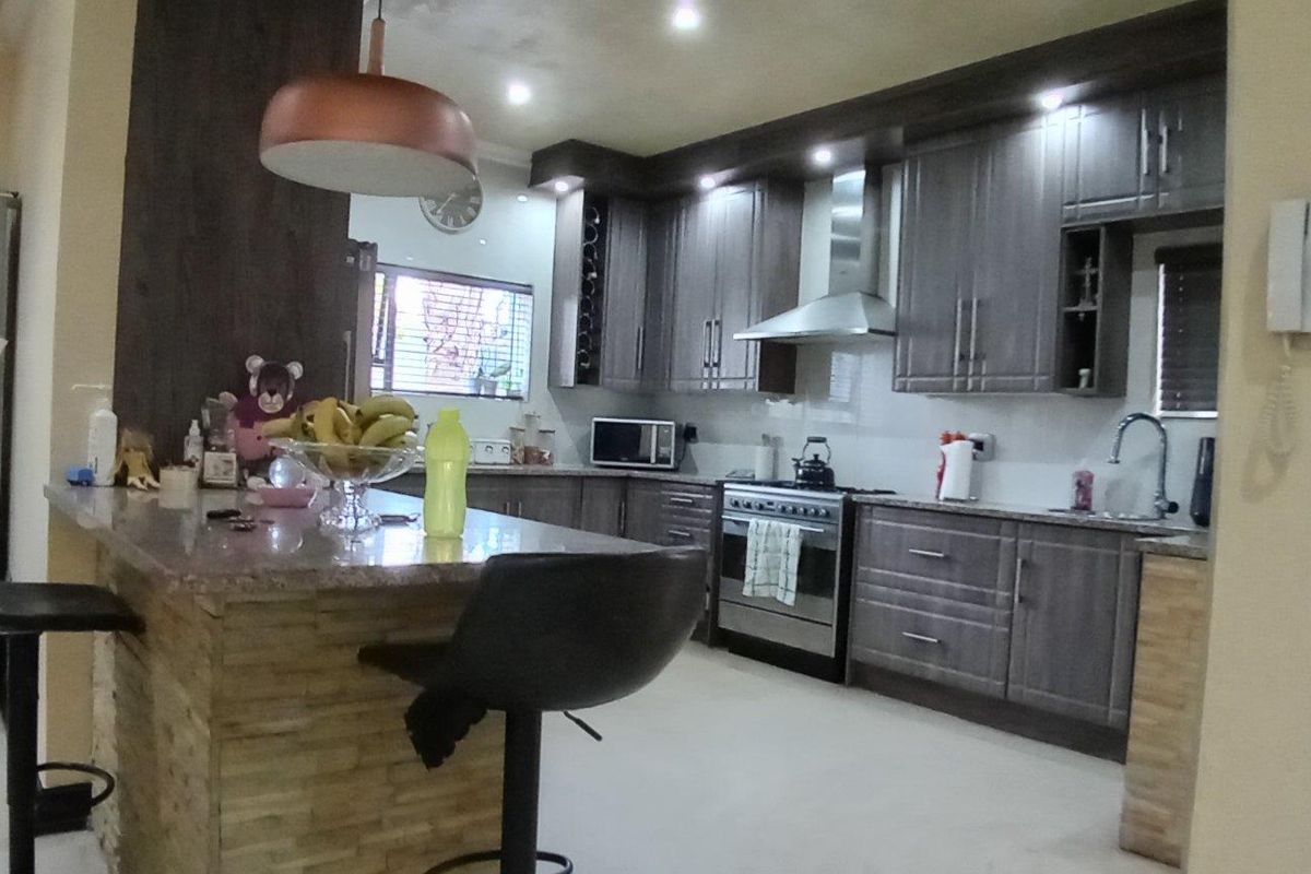 Sophisticated Living with Endless Potential - Photo 5
