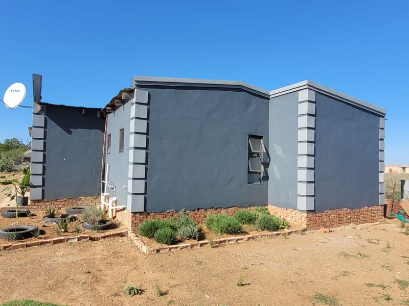 THREE HOUSES. ON BANKS OF RENOSTER RIVER. EXCEPTIONAL  MULTI-PURPOSE SMALL HOLDING. - Photo 4