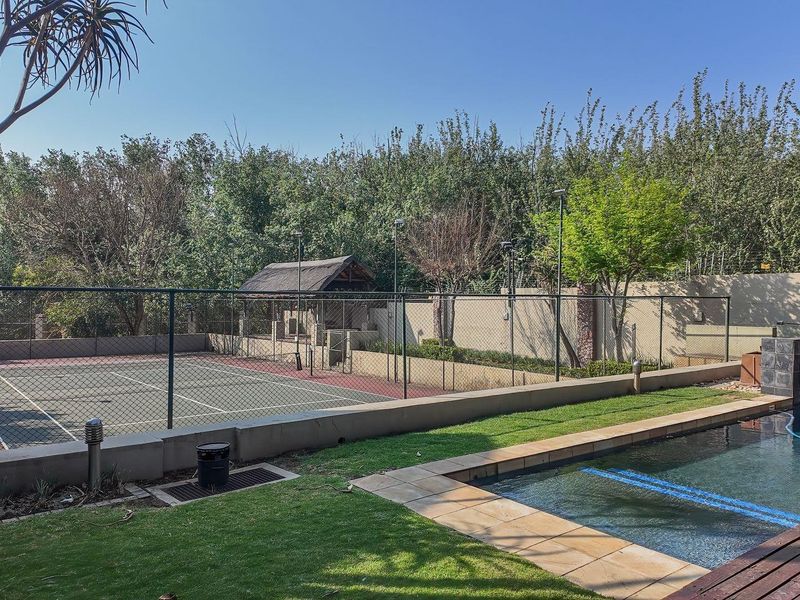 Spacious 2-Bed Corner Unit with Loft & Wraparound Garden in Sibiti Estate - Photo 8