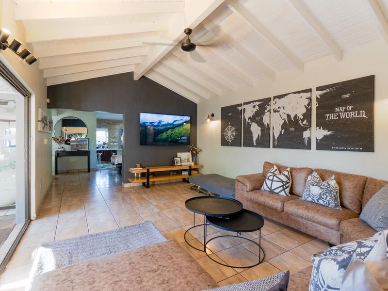 Modern family home in the right location - Photo 2