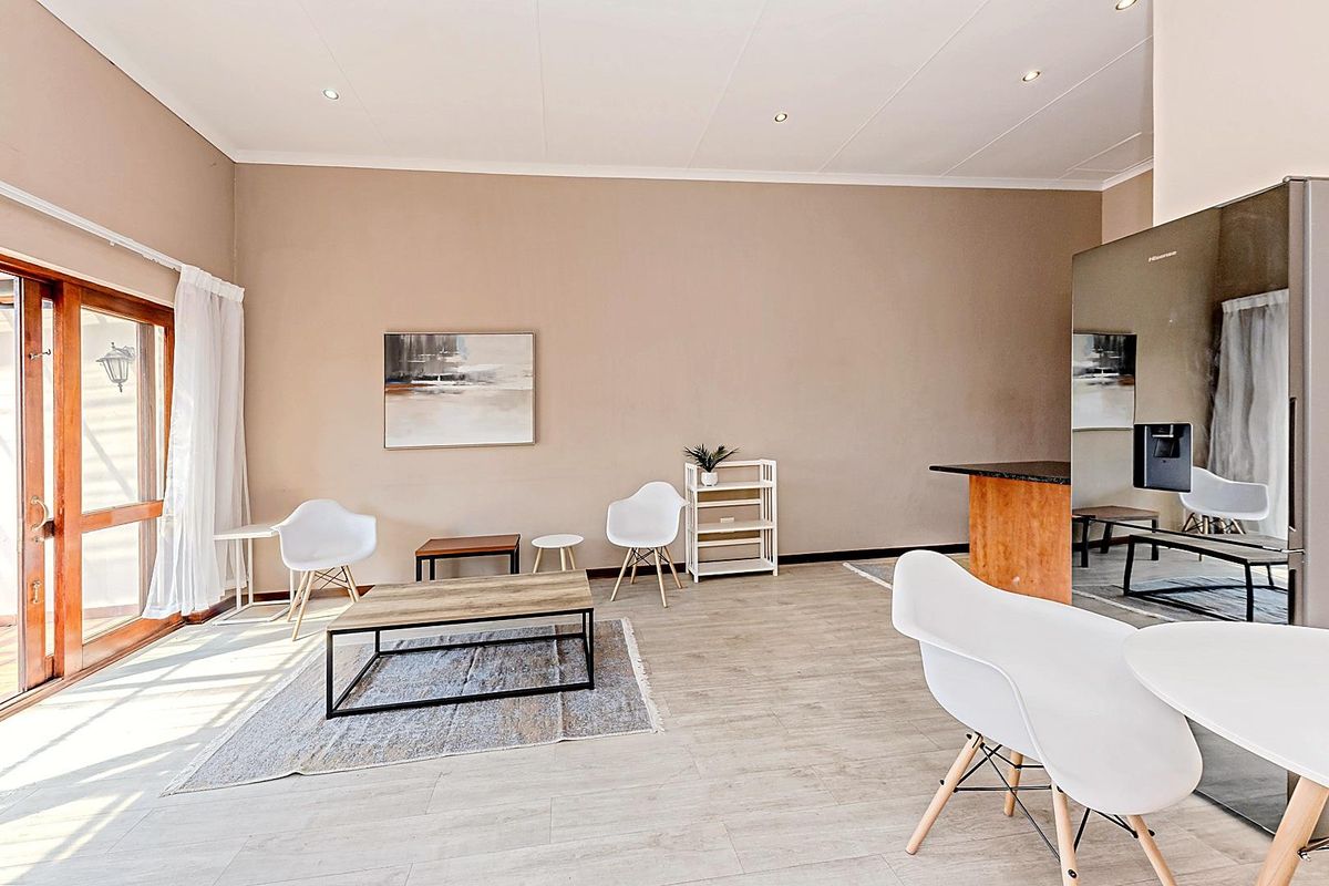 Two Bedroom One Bathroom in the heart of Paulshof - Photo 4