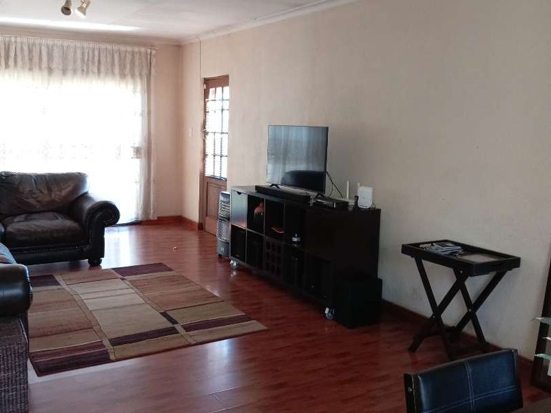 THREE BEDROOM HOUSE FOR SALE IN DAWN PARK EXT 7 - Photo 2