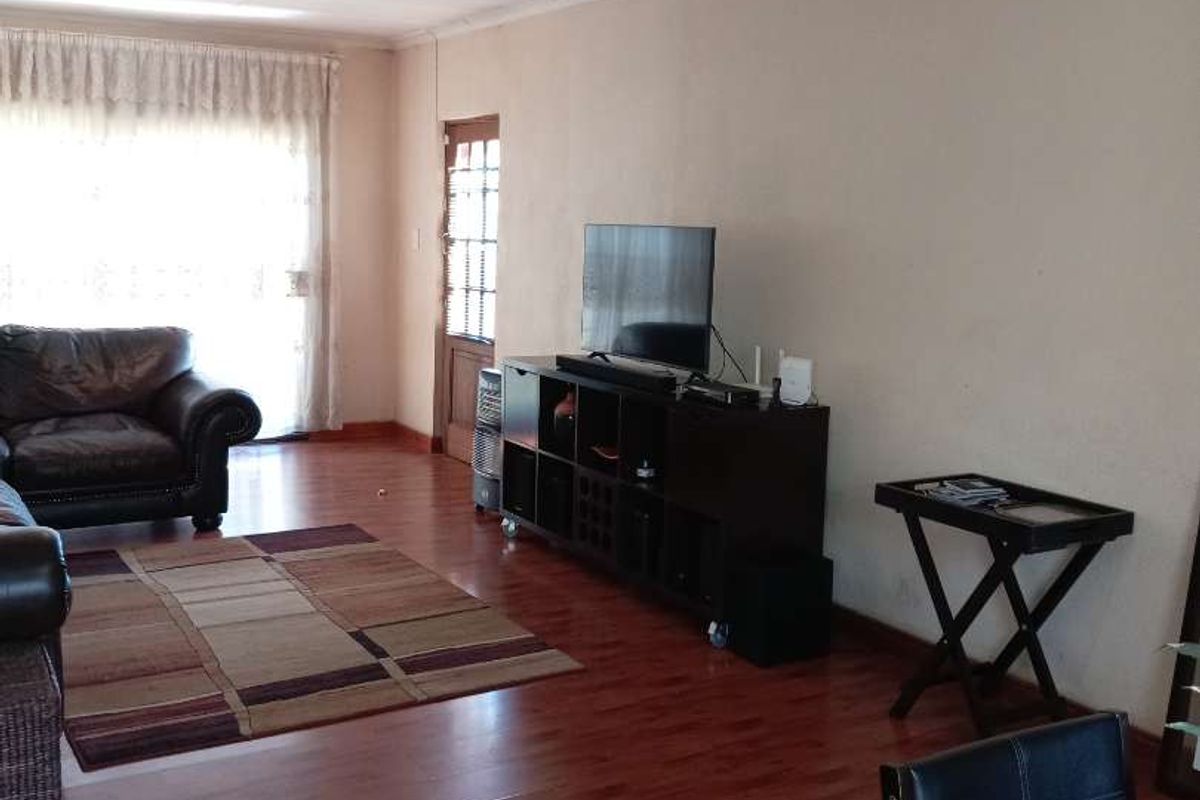 THREE BEDROOM HOUSE FOR SALE IN DAWN PARK EXT 7 - Photo 2