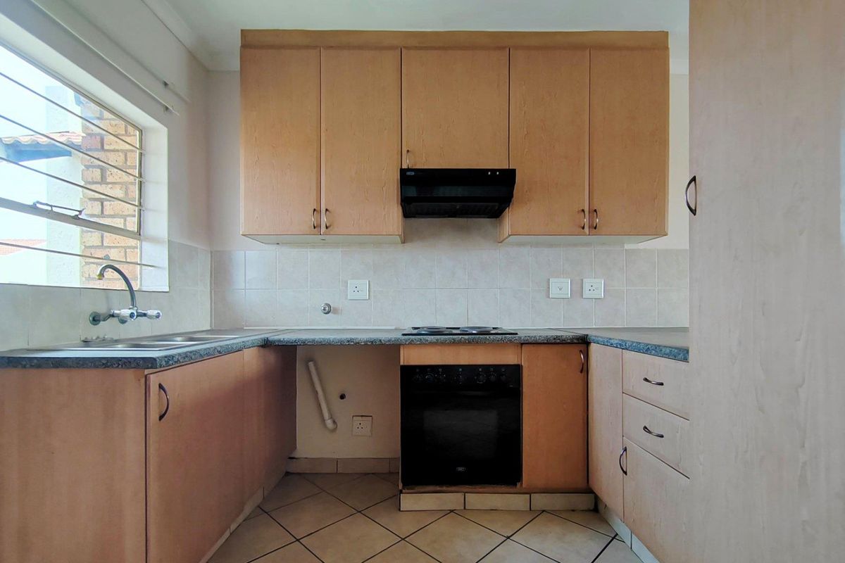 Perfect 2Bedroom Ground Floor Apartment! - Photo 3