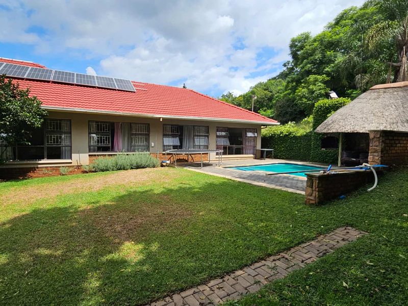 Spacious 5 Bedroom Family Home in Schoemansville Hartbeespoort - Photo 2