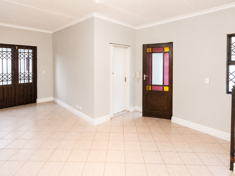 Spacious 3-Bedroom Family Home in Exclusive Birkdale Village - Photo 3