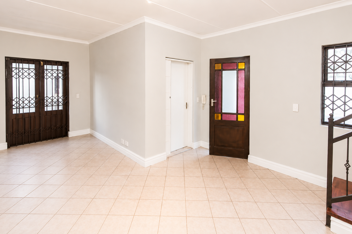 Spacious 3-Bedroom Family Home in Exclusive Birkdale Village - Photo 3