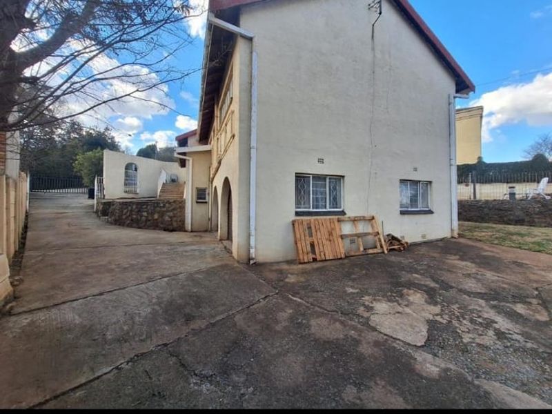 4 Bedroom House for Sale in Kiblerpark Johannesburg South - Photo 2