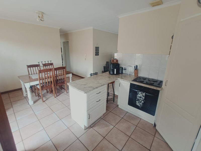 BEAUTIFUL TOWNHOUSE FOR SALE IN SECURE COMPLEX IN HENNOPSPARK!!!! - Photo 5