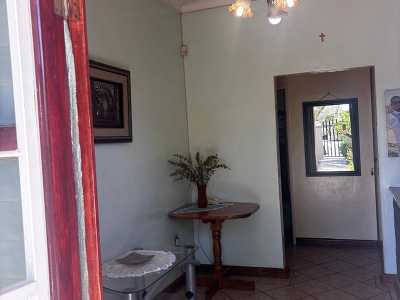 Windhoek West: 4 Bedroom house with Flat is For Sale - Photo 8