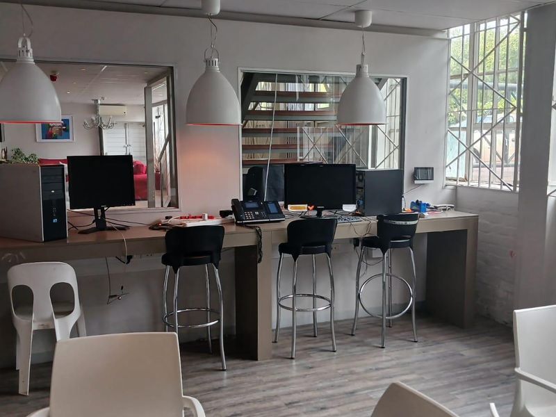 Commercial property for sale in a secure business park with great potential - Photo 6