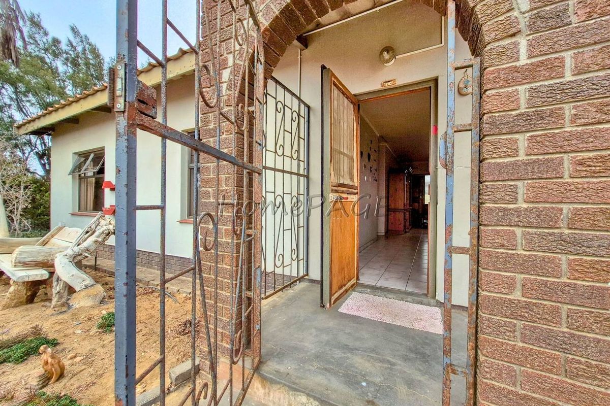 Central, Walvis Bay:  3 Bedr Home IN VERY GOOD AREA is for Sale - Photo 2