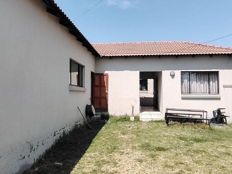 STUDENT ACCOMODATION 11 ROOMS  - RUNNING CONCERN - VERY CLOSE PROXIMITY TO UJ - OPEN TO REASONABLE OFFERS - Photo 4