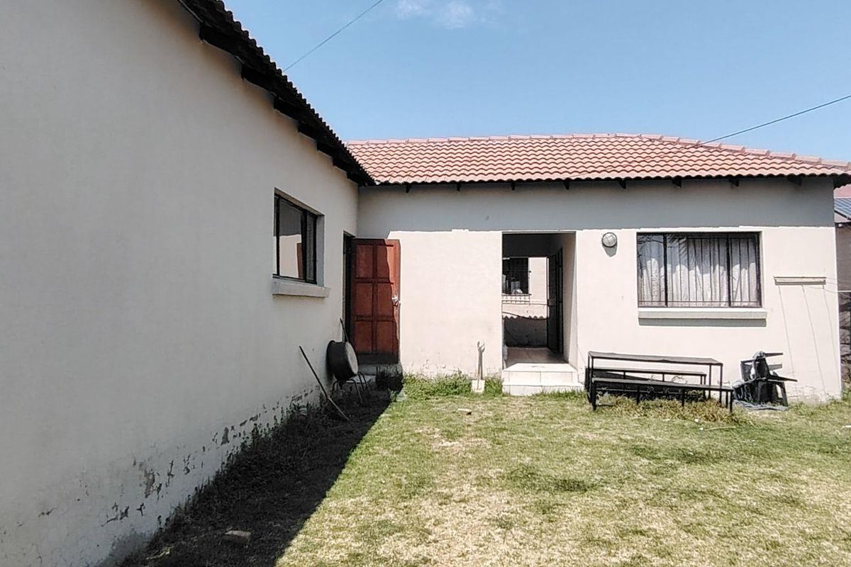 STUDENT ACCOMODATION 11 ROOMS  - RUNNING CONCERN - VERY CLOSE PROXIMITY TO UJ - OPEN TO REASONABLE OFFERS - Photo 4