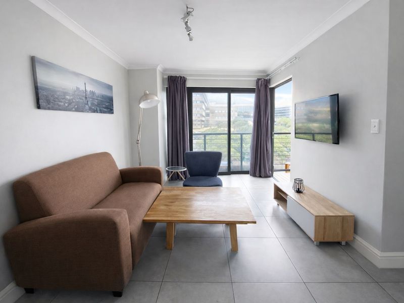 Modern, Furnished Apartment with Balcony, Parking & Gym — Observatory - Photo 2