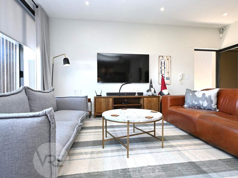 Elevated Coastal Elegance - Photo 4