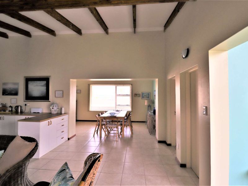 Spacious 5-Bedroom Double-Storey Family Home with Sea Views and Outdoor Bedroom in Quiet Swakopmund Coastal Area - Photo 8