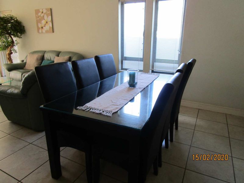 Stylishand Modern  2 Bed 2 Bath Apartment in Great Complex - Photo 10