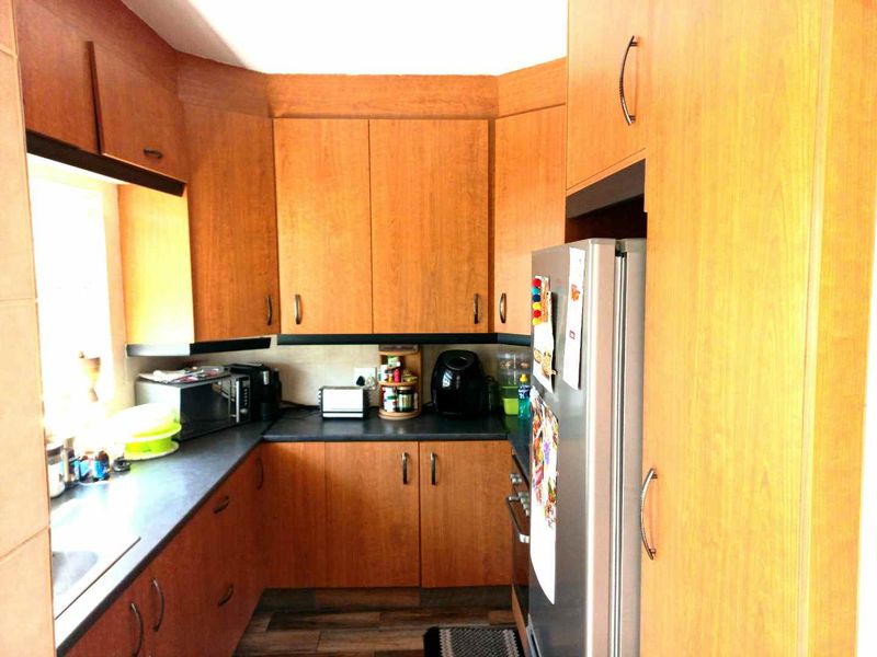 Lovely 2 Bedroom Duplex in a south after secure complex in Benoni - Photo 4