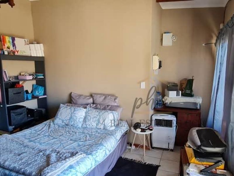 2 Bedroom House with 2 bedroom flat for sale in Walvis Bay selling for N$1 995 000.00 - Photo 4