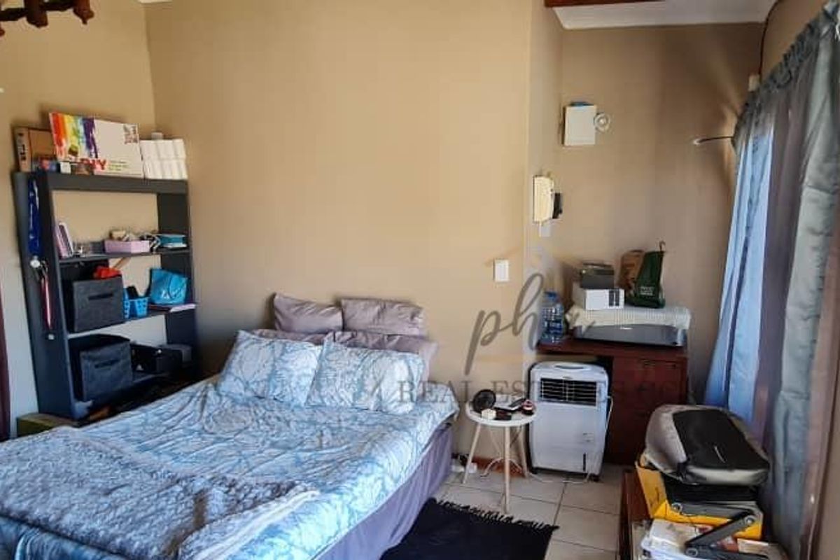 2 Bedroom House with 2 bedroom flat for sale in Walvis Bay selling for N$1 995 000.00 - Photo 4