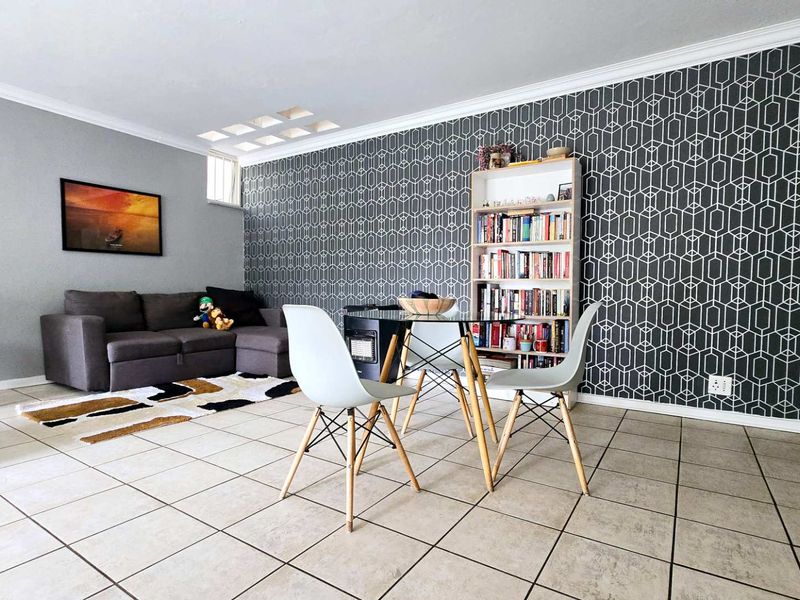 HIDDEN GEM 3 BEDROOM DUPLEX IN WATERKLOOF GLEN - Photo 3