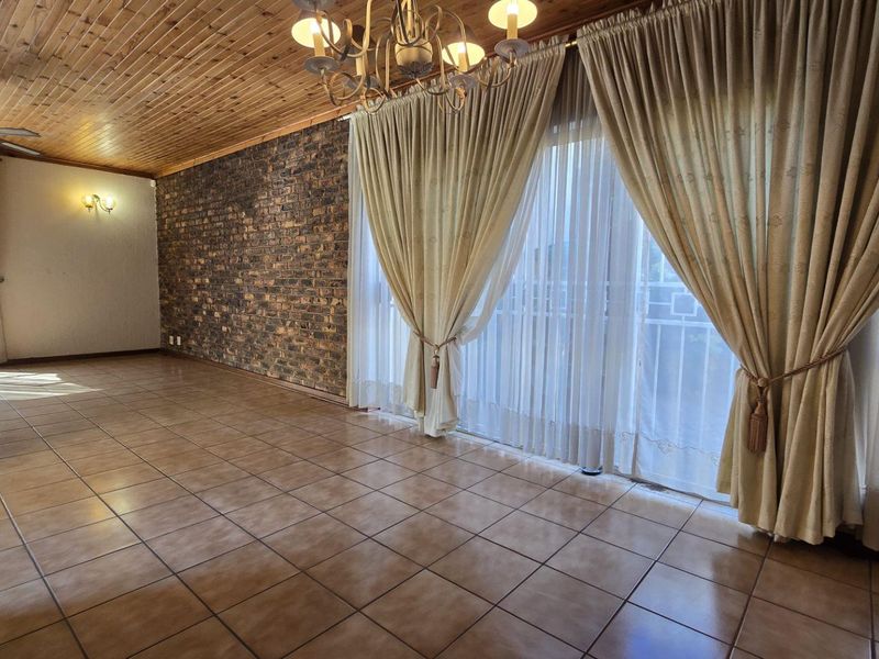 2 Bedroom Townhouse for sale in Brackenhurst - Photo 3