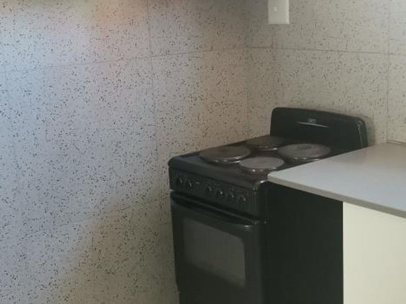 TWO BEDROOM FLAT AVAILABLE IN SUNNYSIDE -1 AUGUST 2026. - Photo 3